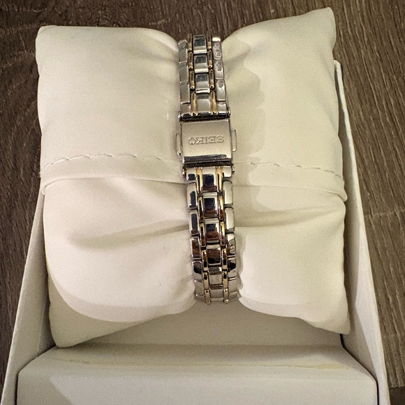 Seiko Women's Silver and Gold Watch - Picture 2 of 4
